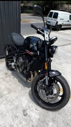 TRIUMPH TRIDENT 660 
